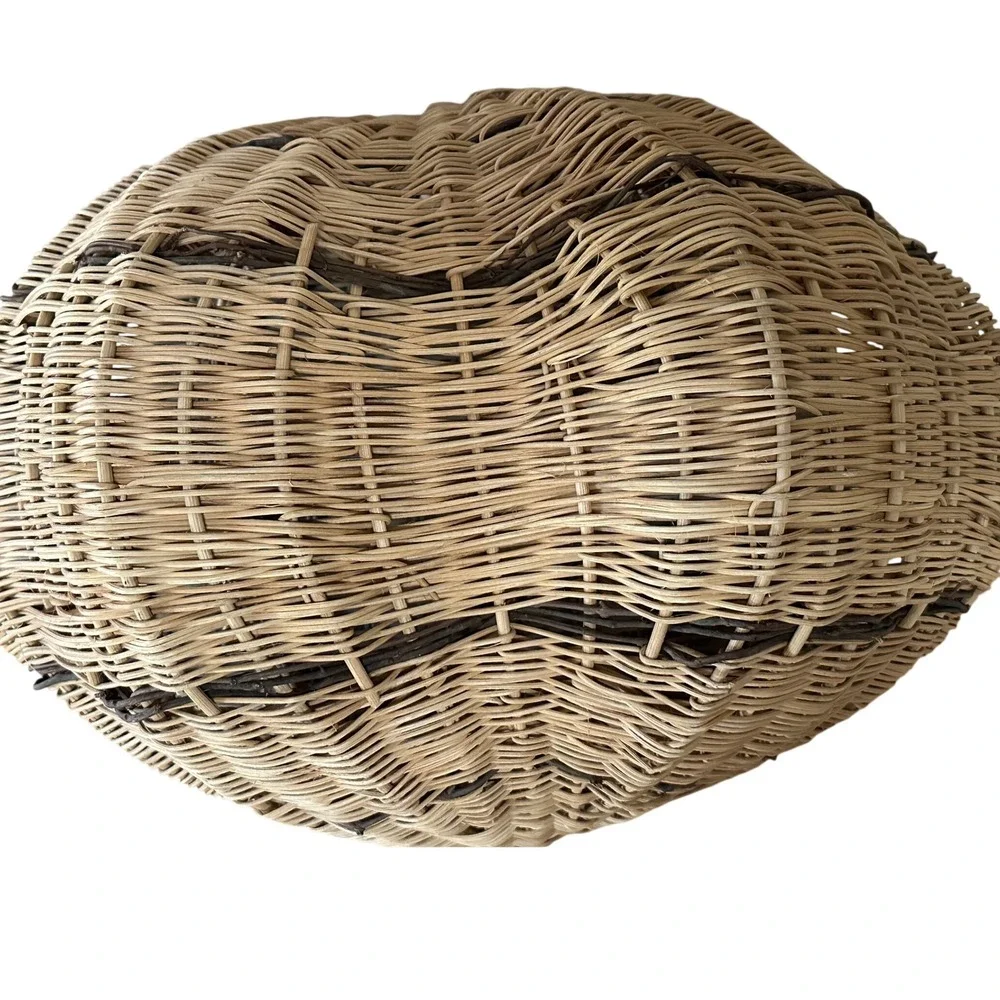 Lg Vtg Handwoven Wicker Gathering Buttock Basket Primitive Egg Farmhouse Decor